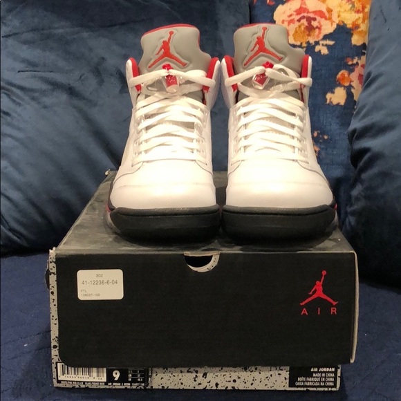 2013 Air Jordan Retro 5 “Fire Red” - NWT - Men’s Size 9 - Picture 2 of 3